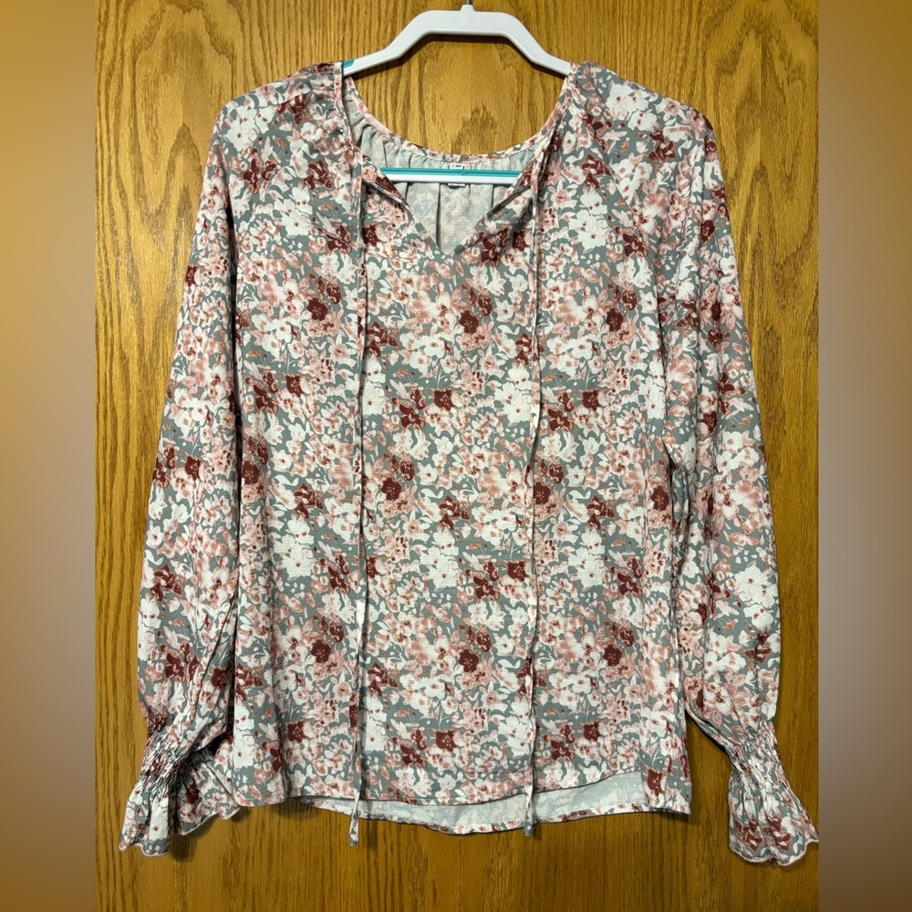 Chic Floral Women's Blouse in Pink and Gray